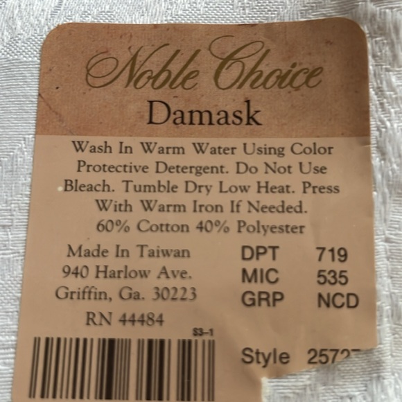 Damask tablecloth. 6 napkins and placemats. Never used. - Picture 6 of 6